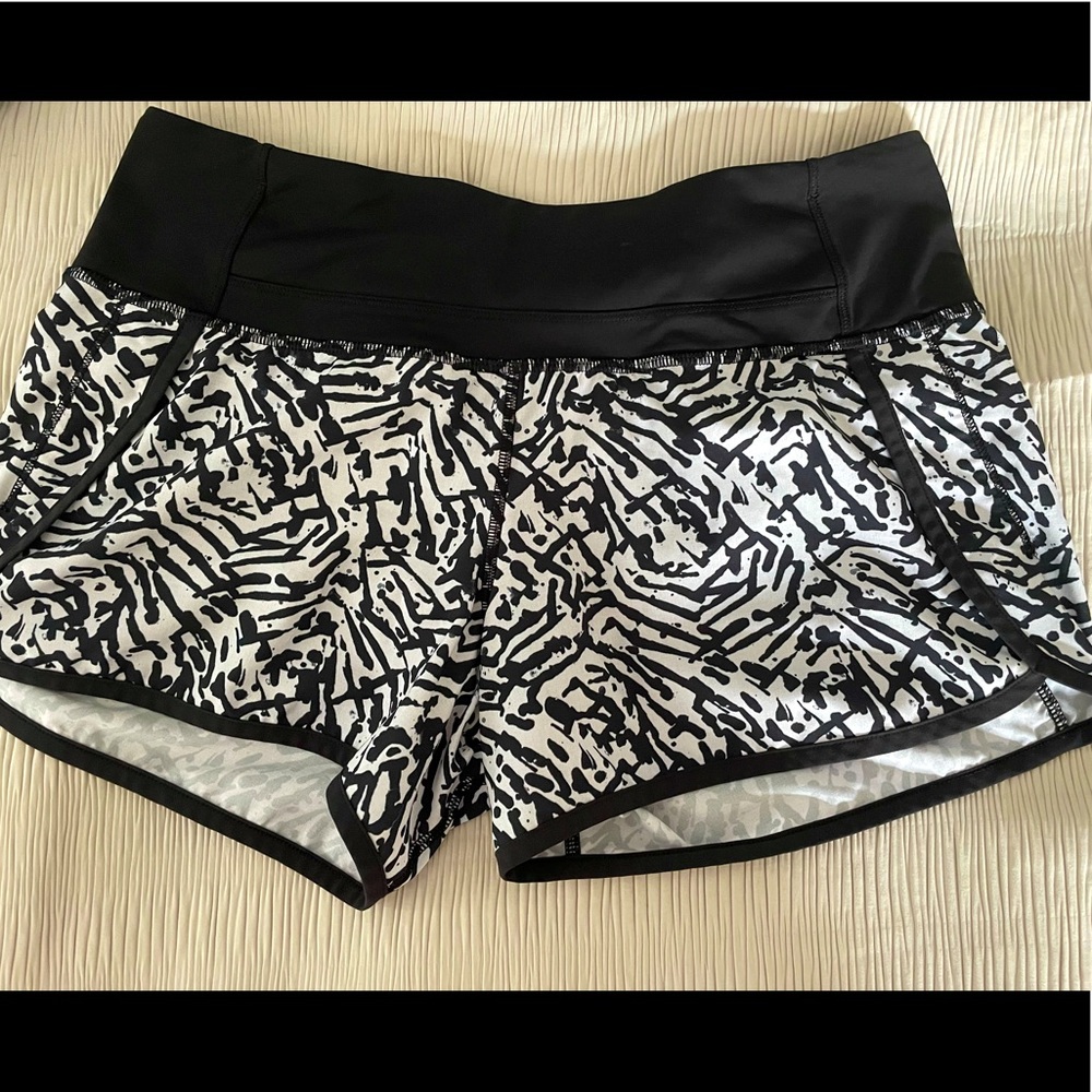 black and white lululemon speed ups